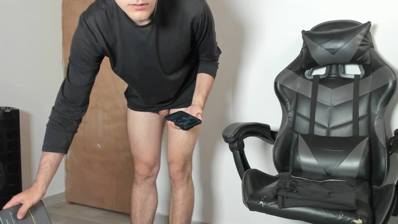 Leo J: Penetração do Dildo em Missionária Latina