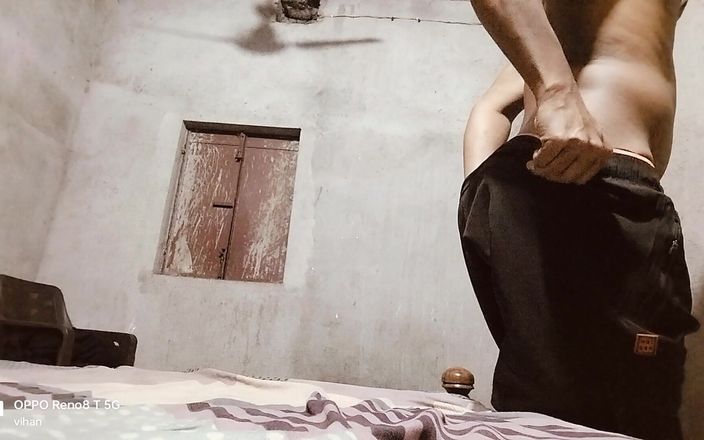 Bishu: Video di sesso gay godono di fingring e masturbazione notturna