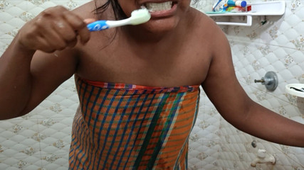 Skakoi: Desi vabi shawor nature bengali cuarto de baño