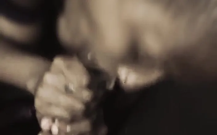 Dzaddy long strokes: To nejlepší z deepthroat Ebony MILF kouří velké černé péro