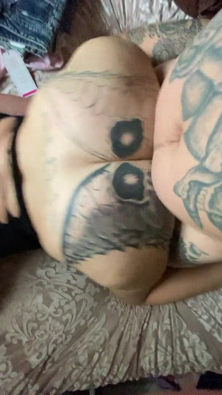 MzKiTTy91: Une femme sexy PAWG se fait éjaculer dans le dos