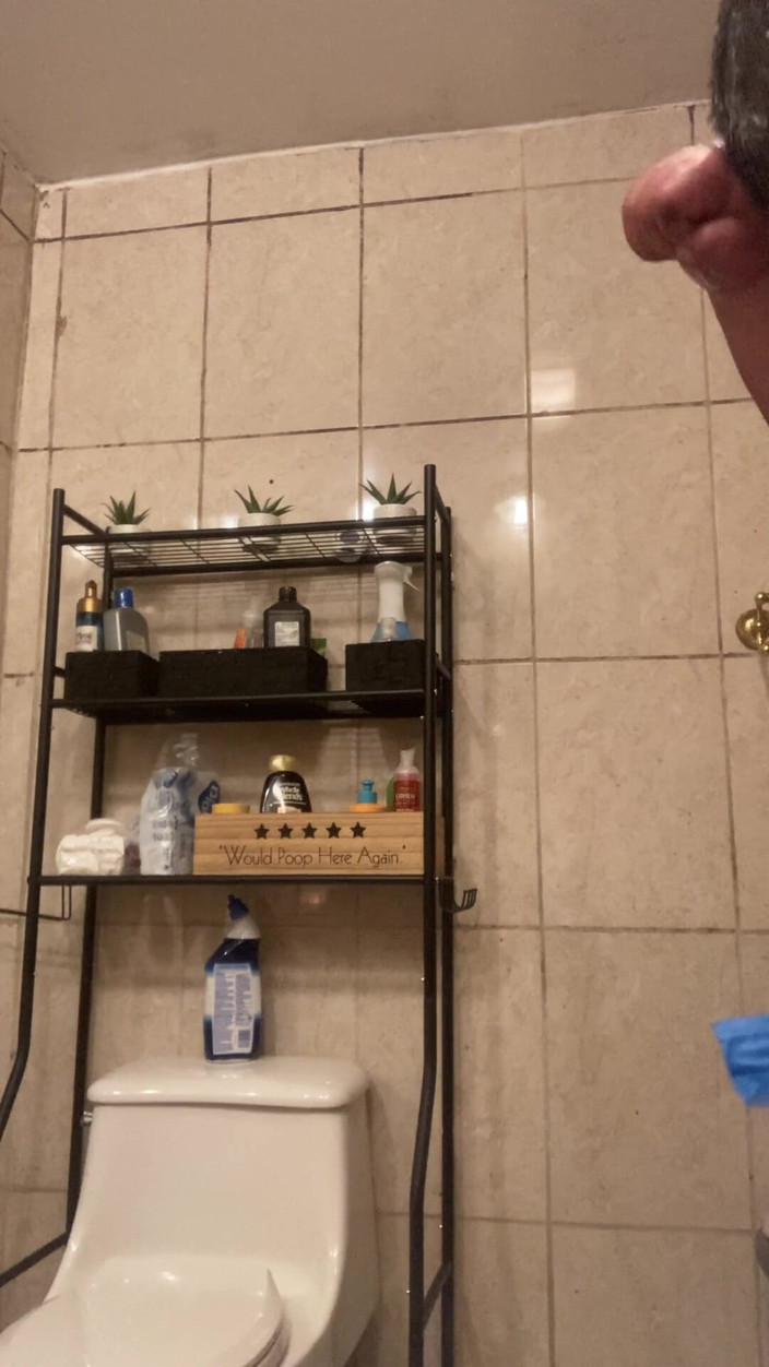 Chubbytits16: Ktoś ssie moje cycki