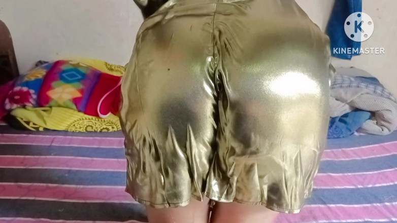 Ankurpriya000: Stiefschwester beim baden sehen