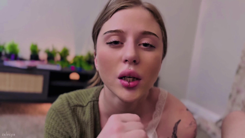 Zxlecya: The Secret of Kissing From a Step Sister