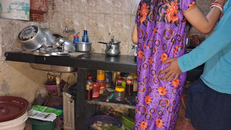 Shima kumari44: Indická desi vesnice Bhabhi a Devar tvrdé šukání v kuchyni XXX...