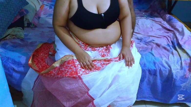 Aria Mia: Hintli ateşli kadın kocasını aldatıyor ve yaşlı erkek arkadaşıyla sikişiyor -...