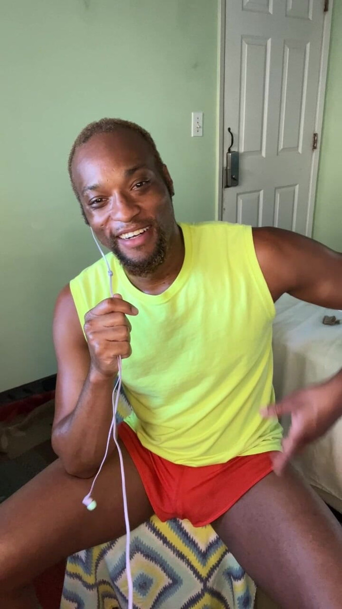 Kenniejai: Kennie Jai Strips and Shows for Fans on Cam