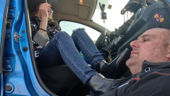 Mistressyammyboots: Jilat pantat di dalam mobil