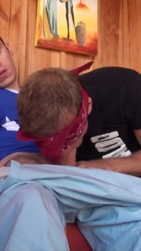 Fucked przez shies najlepszego przyjaciela z zasłoniętymi oczami przez niespodziankę