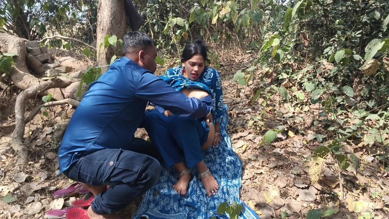 Sona bhabhi: Video di sesso nel villaggio indiano, stampa di grandi tette...