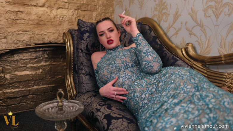 Vivienne l'Amour: Vivienne L'amour - Smoke and Stroke with Goddess 1080p Full HD