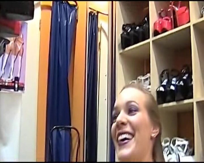 Enjoy German porn: भाग्यशाली लड़का समूह एक्शन में अद्भुत जर्मन वेश्याओं को चोदता है