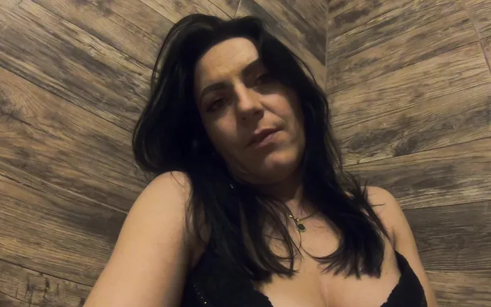 MilfyCalla: Beautiful Latina Girl Masturbating While Peeing 153