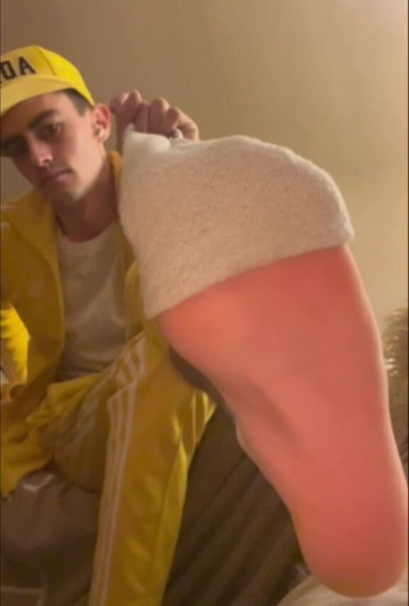 Charlie Fox: Il culto del piede del twink poV