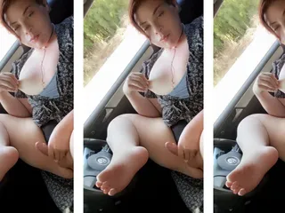 Video completo - travesti acaricia polla gorda junto a camino ocupado