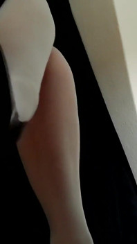 Tapping sec saya kasut tumit hitam seksi dalam pantyhose 2