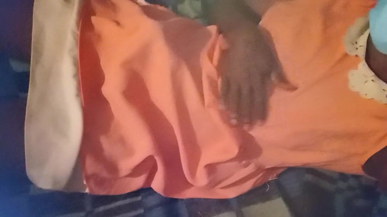 Sexyjayla254: Keniaanse shemale sexyjayla254 toont ons haar grote zwarte lul