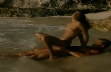 Perfect Porno: Marido y mujer teniendo sexo en la playa