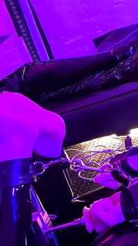 Gimp bị phớt lờ trên cái máy làm tình