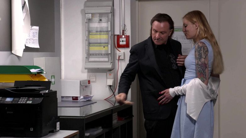 MMV Films: 若いアナルミルフたちがお尻から口まで射精を愛する