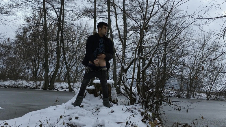 Idmir Sugary: Зимняя дрочка в Snowy Land два раза