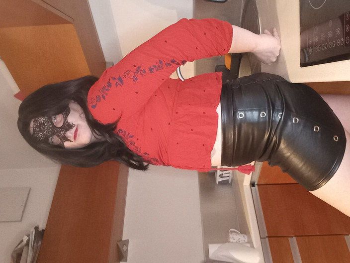 MamaZSekretem: Sexy transmom bringt stieftochter bei, wie man jungs pOV-rollenspiel befriedigt