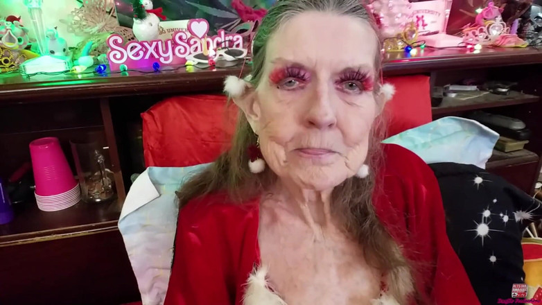 Sexy Sandra N Sir Christopher: 2025 Natale anale e divertimento con il piede