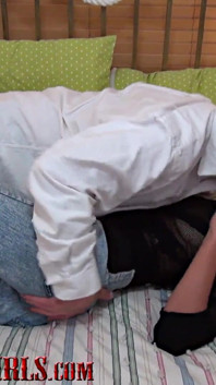 Boyfriend films girlfriend fucking mature man