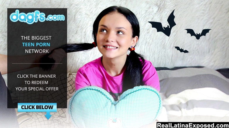 Real Latina Exposed: RealLatinaExposed - Alexa Nicole e Madelyn Marie scopano due tizi durante...