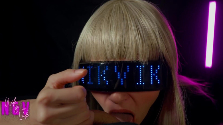 NikAndVik: 팬의 정액을 빨아주는 Yberpunk 소녀