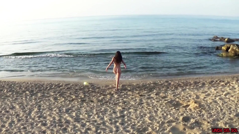 Linda del Sol: Paired X 3: Give me dick on the beach