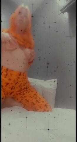 Lolafuccbunny: Pijamalı twerk azdırıyor ses yok