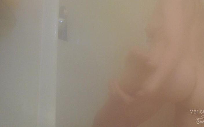 Marissa Sweet: Sexy hausfrau zeigt ihren tollen arsch in einer dampfend dusche -...