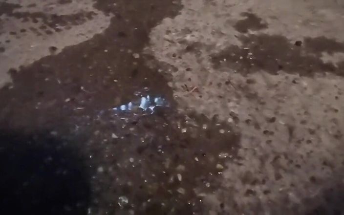 Nicoletta Embassi: Nicoletta r. komşusunu sikiyor ve garajına işiyor özel Covid19 İtalyan karantinası
