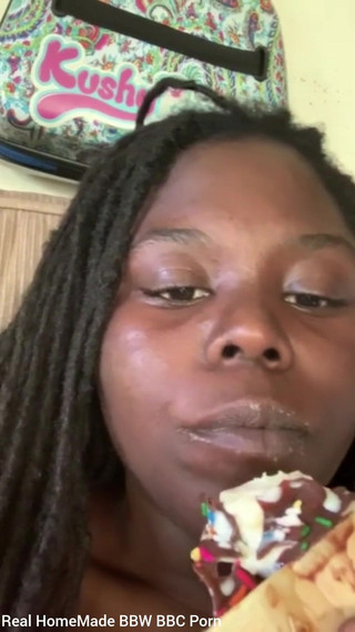 Super sexy ebony cuties: Žádost fanouška Lízejí zmrzlinu se sprinkle