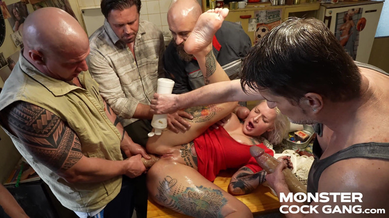 MonsterCockGang: Monster Cock Gang 4.2: Mokrá a Nadržená Britská Manželka