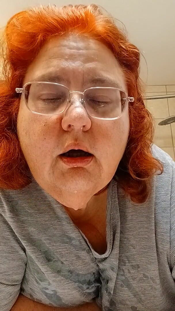 BBW nurse Vicki adventures with friends: З'їв забагато і ніс безлад
