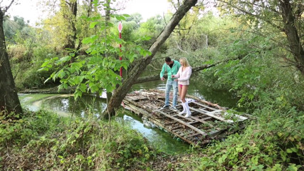 Desire Media: Vinna Reed & Nick Ross - Building a raft