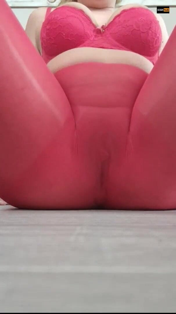 Lacey-lee: GROßER SQUIRT!! In rot nahtlose strumpfhose