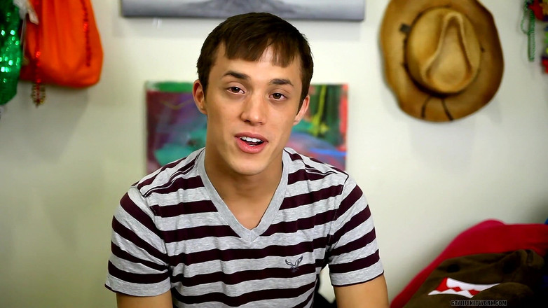 Lollipop Twinks: Brice Carson, top chevronné, parle d’essayer les fesses !