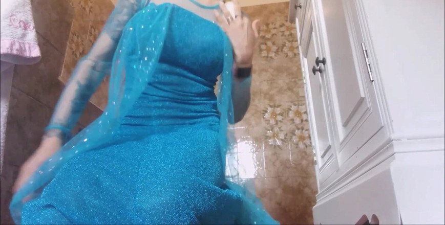 savannahamatoriale: Queen Elsa Naked Offer to Ya Her Ass! She's Not...