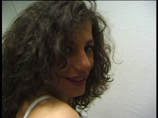 Lucky Cooch: Caliente amateur milf bailando debajo de la ducha