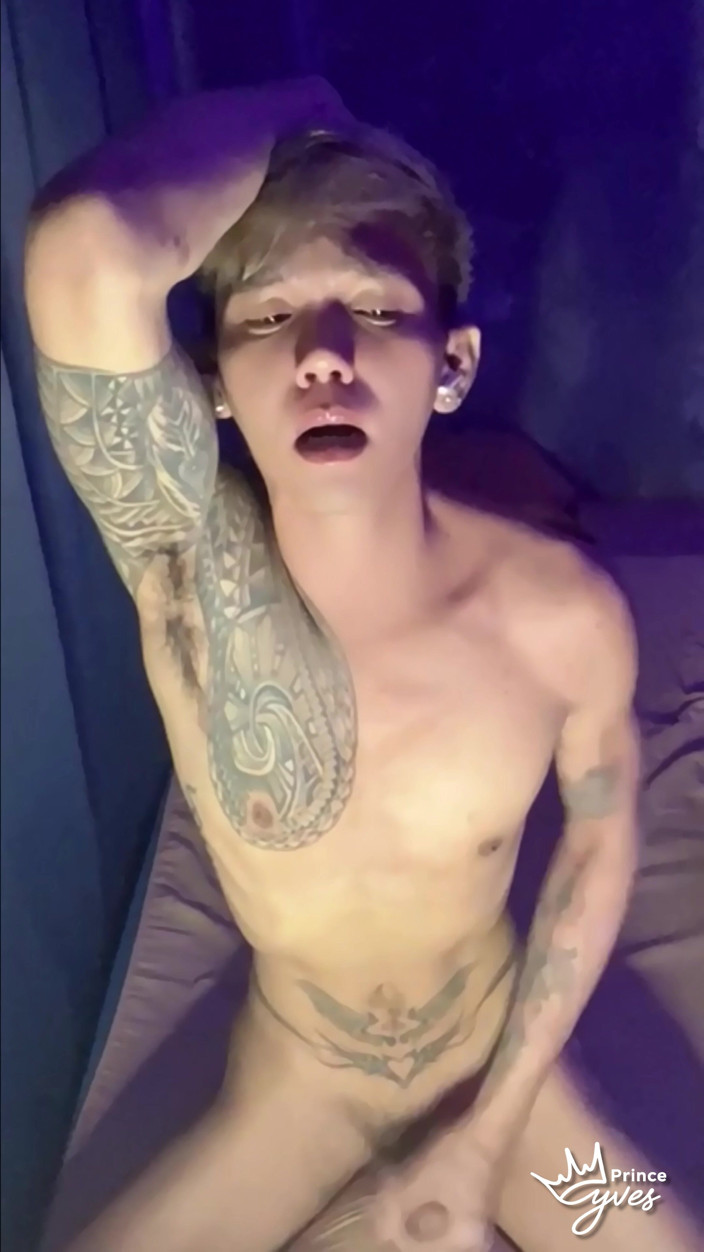 Prince-Yves: หนุ่มฟิลิปปินส์ใช้หมึกเงี่ยนหยอกล้อและช่วยตัวเองจนเขาน้ําแตก
