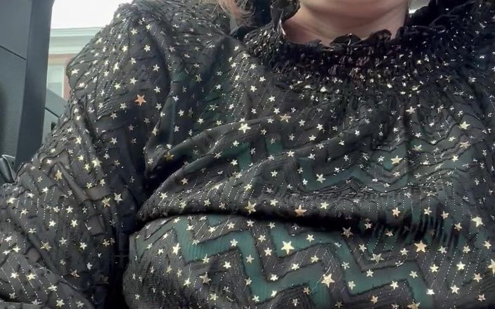 MistressWriggler: Getting Topless in the Passenger Seat Cos It Was Freezing...