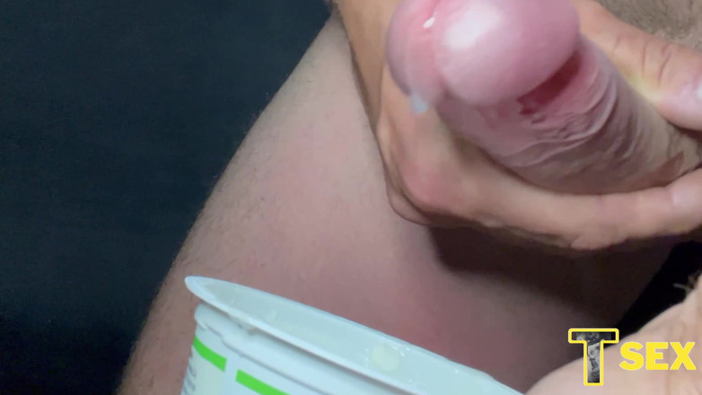 Fem Bi: Det smakar bättre på det här sättet, spermasprut, klipp femboy äta...