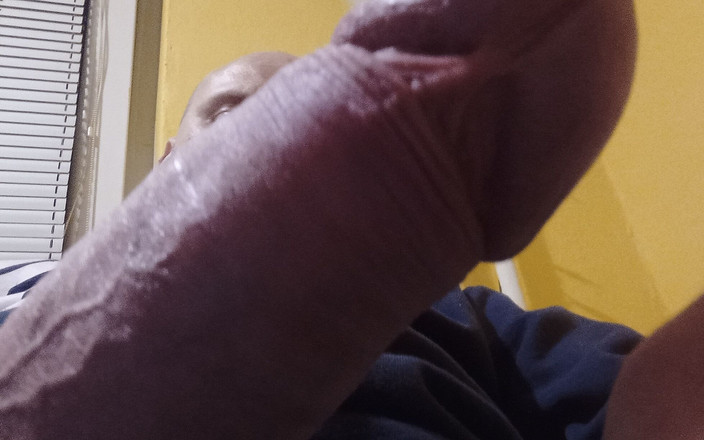 Bipar2332: Video sólo masturbace.