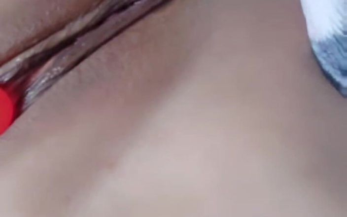 Karina: Milf em close-up na masturbação