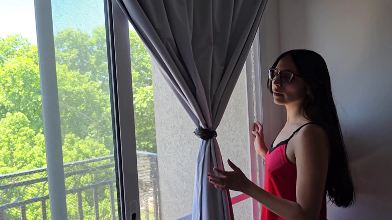 LoverDevilx: Morena demande une faveur à son voisin et il lui donne...