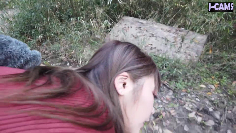 J-Cams: 艶やかな唇を持つ陽気なオフィスレディが近くに身を乗り出し、その瞬間を味わう エピソード2