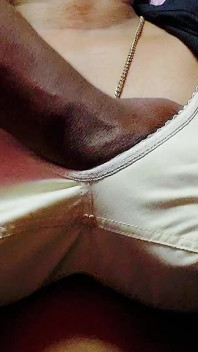 Desi Bhabhi Seks z chłopakiem w pokoju hotelowym cieszy się